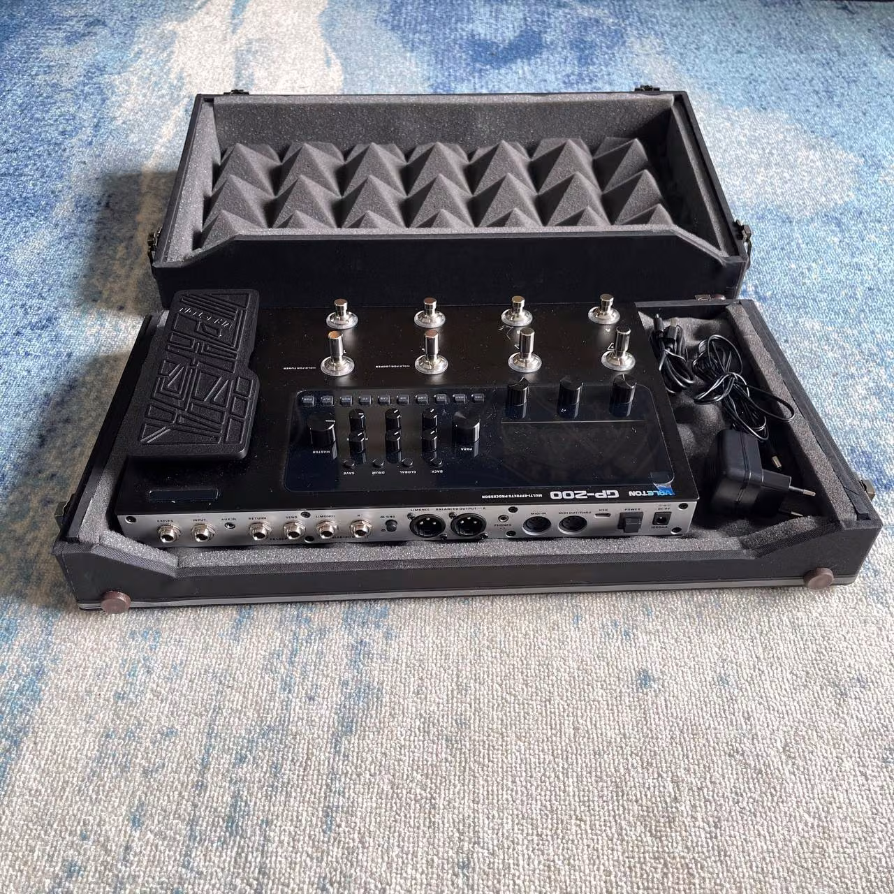 Hardcase — Valeton GP-200