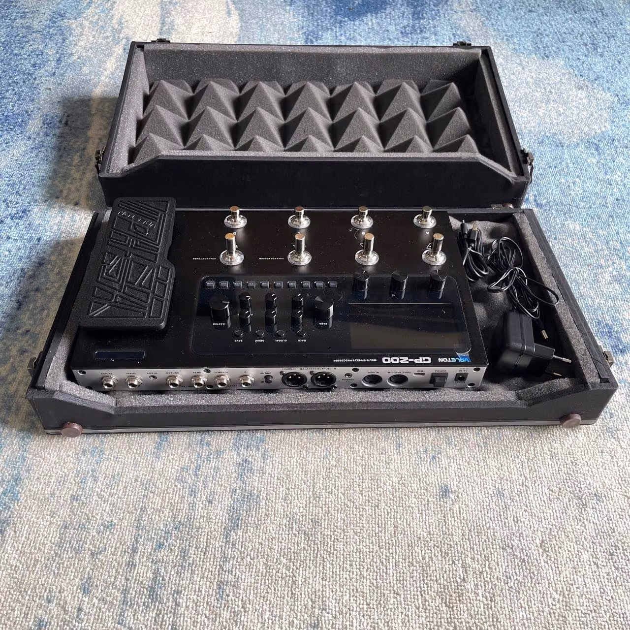 Hardcase — Valeton GP-200 view 2